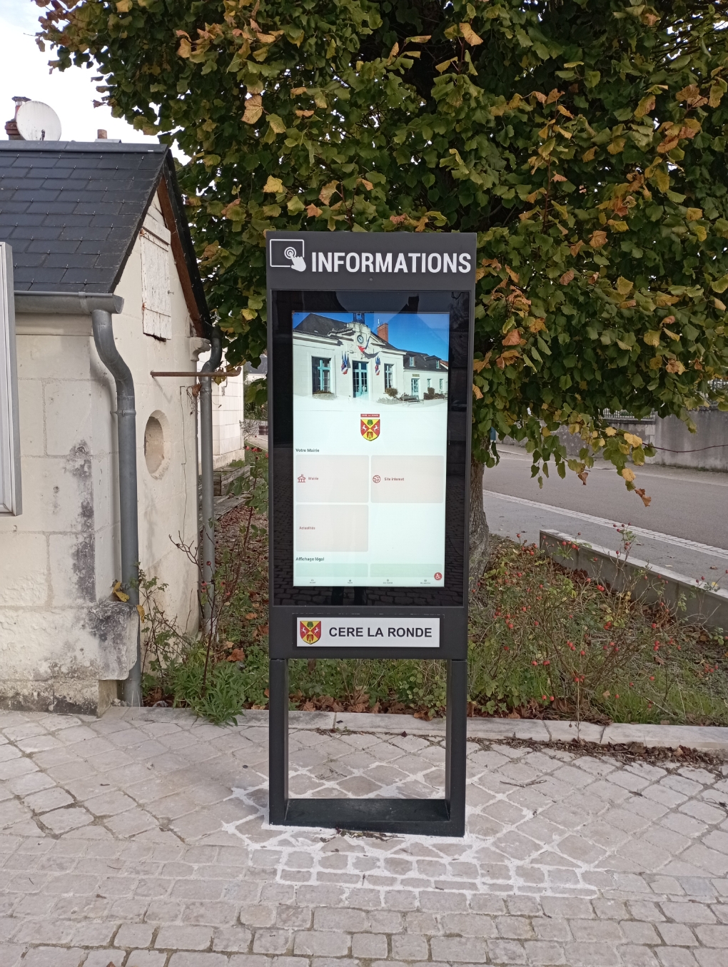 borne d'information numérique à Céré la Ronde